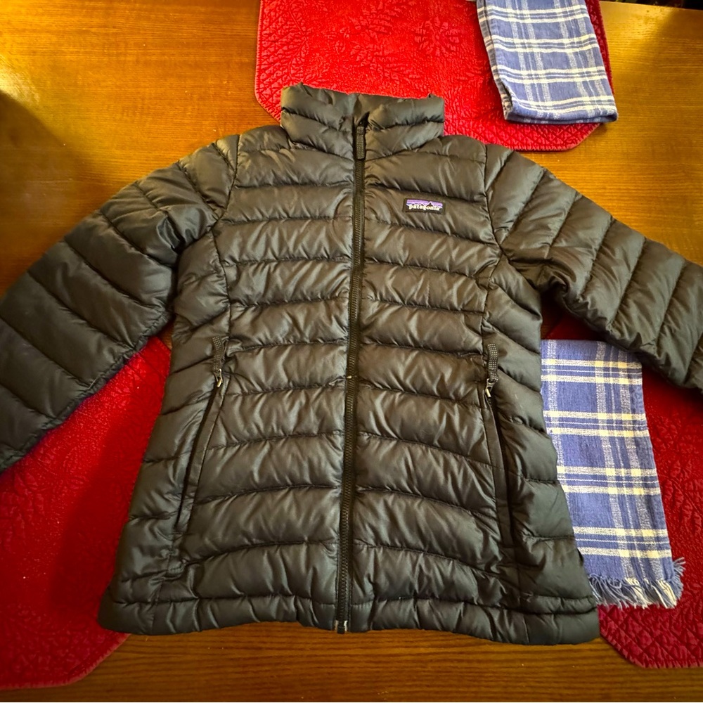 Kids black Patagonia puffer jacket size medium 8-10